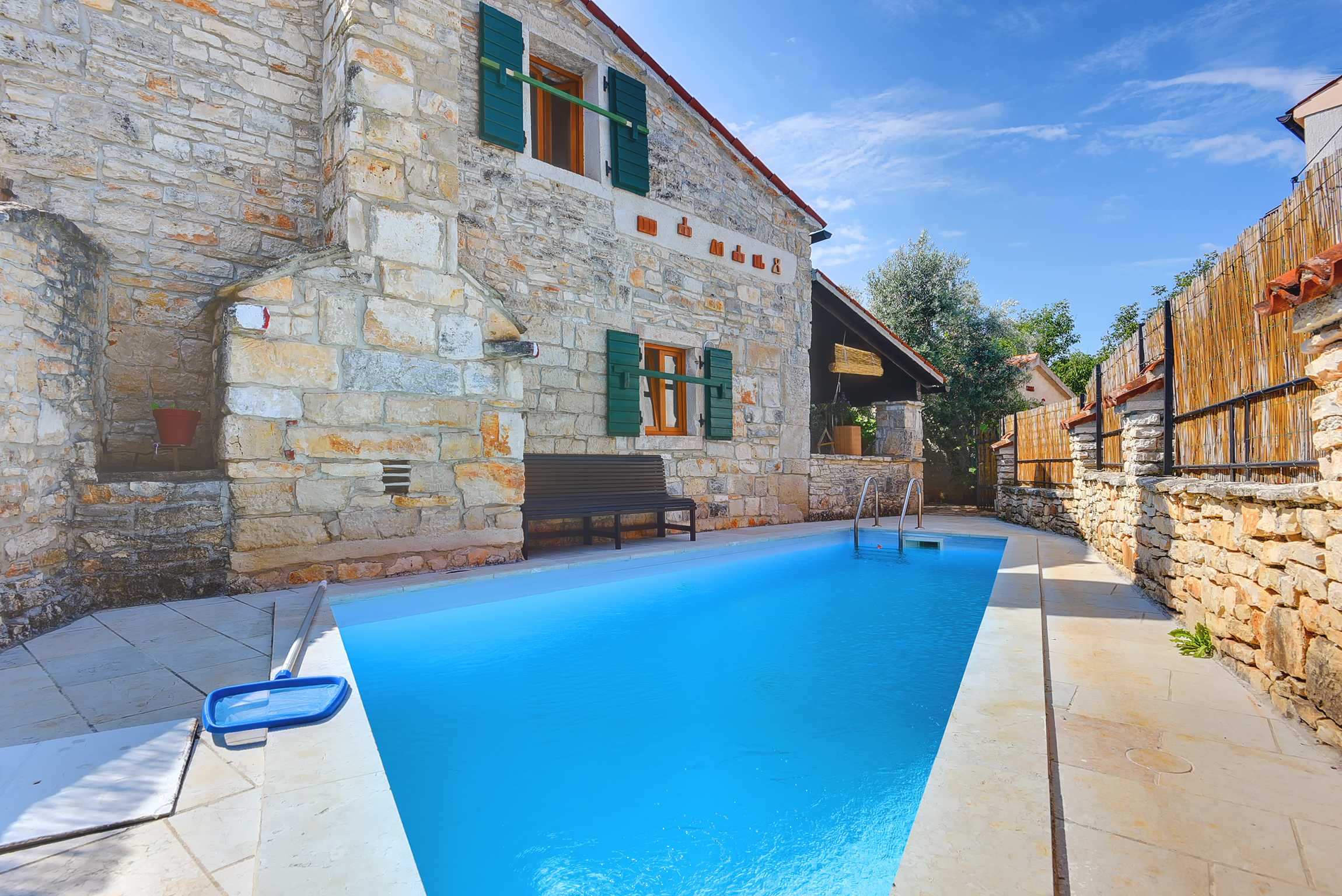 Beautiful stone house with swimming pool and terrace for 3 pax
