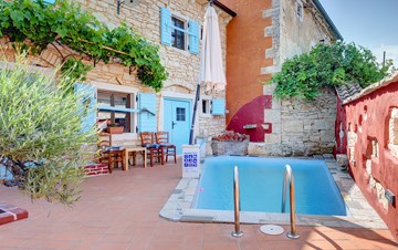 Simpatična vila s bazenom u samom srcu Istre za 4 osobe