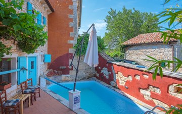 Simpatična vila s bazenom u samom srcu Istre za 4 osobe