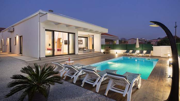 Lovely villa with pool and four bedrooms, 2
