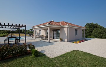 Newly built villa for six persons, private pool, WiFi, parking