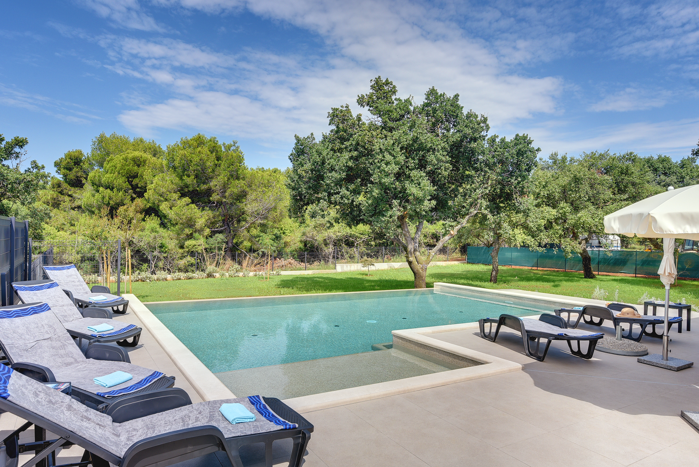 Villa con piscina e giardino in una posizione tranquilla