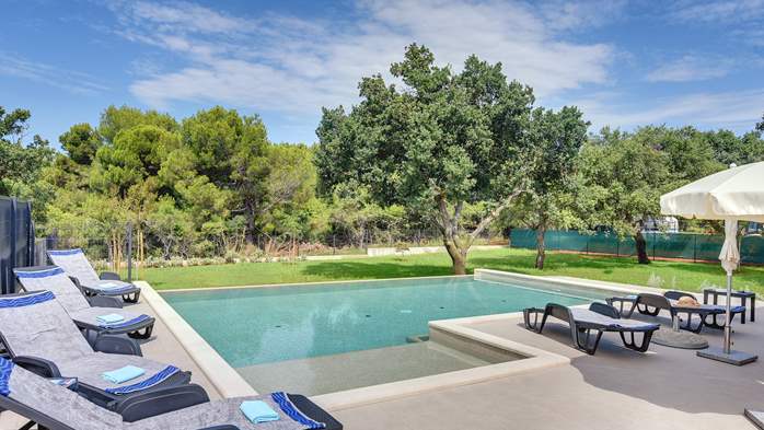 Villa with pool and lovely infield in a quiet position, for 6 pax, 3