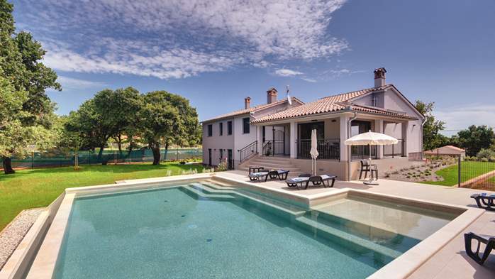 Villa with pool and lovely infield in a quiet position, for 6 pax, 9
