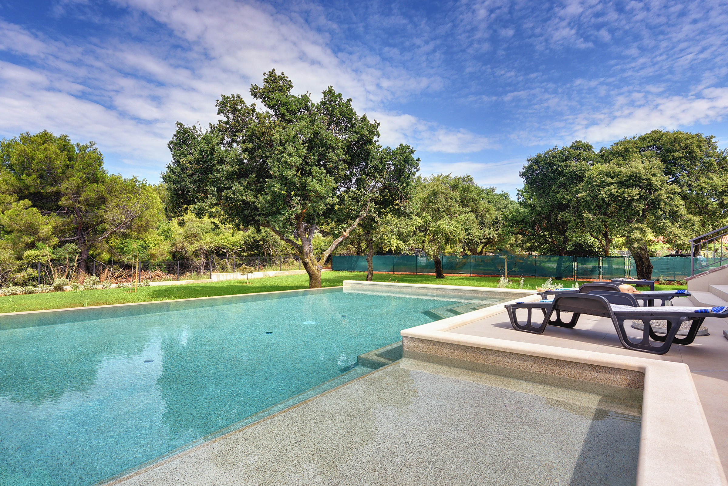 Villa con piscina e giardino in una posizione tranquilla