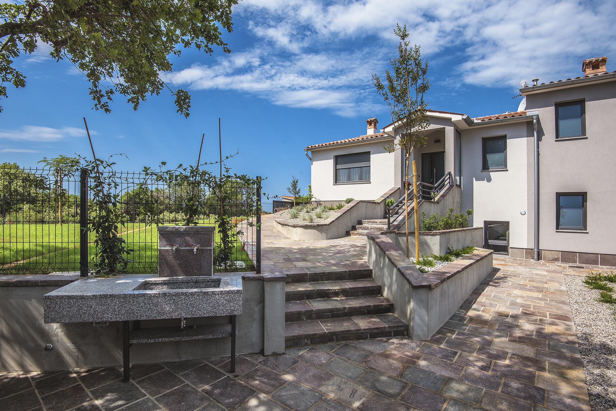 Villa con piscina e giardino in una posizione tranquilla