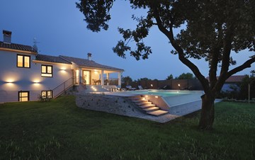 Villa con piscina e giardino in una posizione tranquilla