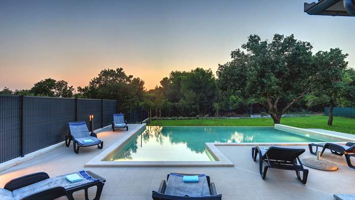 Villa mit Pool & schönem Innenhof in ruhiger Lage für 6 Personen, 6