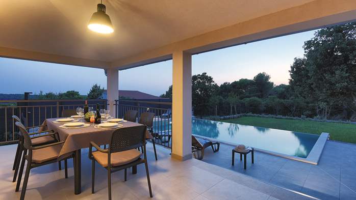 Villa mit Pool & schönem Innenhof in ruhiger Lage für 6 Personen, 7