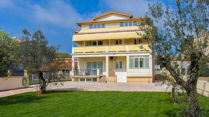 Detached house 500 m from the sea offers modern accommodation, 24