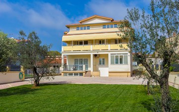 Detached house 500 m from the sea offers modern accommodation