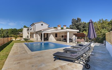 Beautiful villa with stunning sea views, pool, terrace, billiards