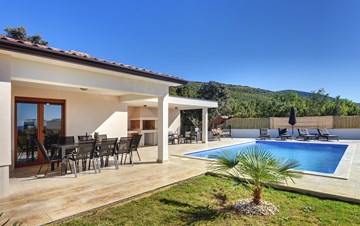 Beautiful villa with stunning sea views, pool, terrace, billiards
