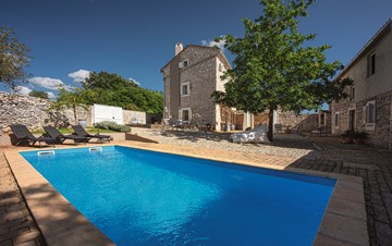 Stone villa on three floors with private pool