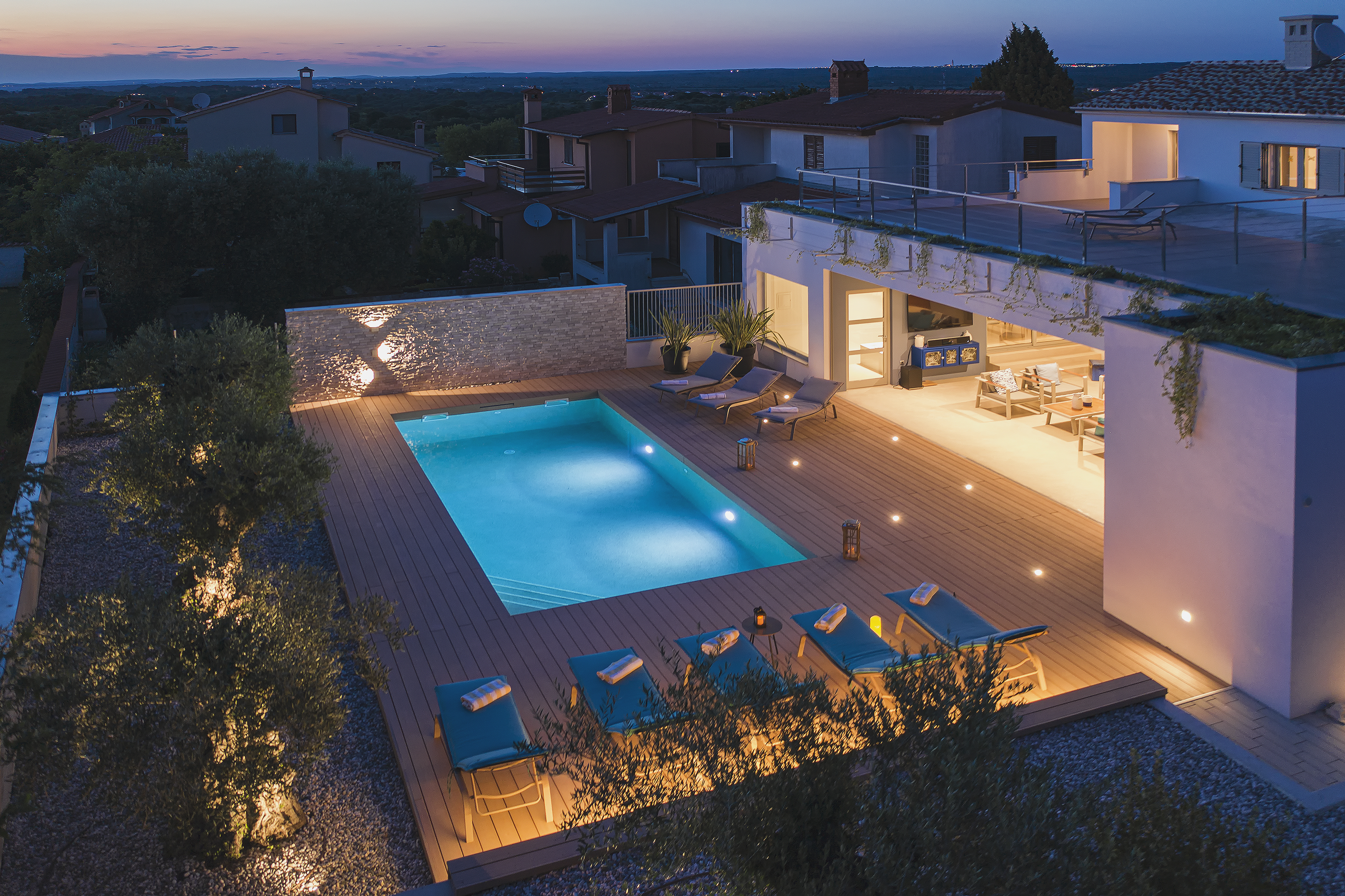 Moderne Villa mit Meerblick und Außenküche