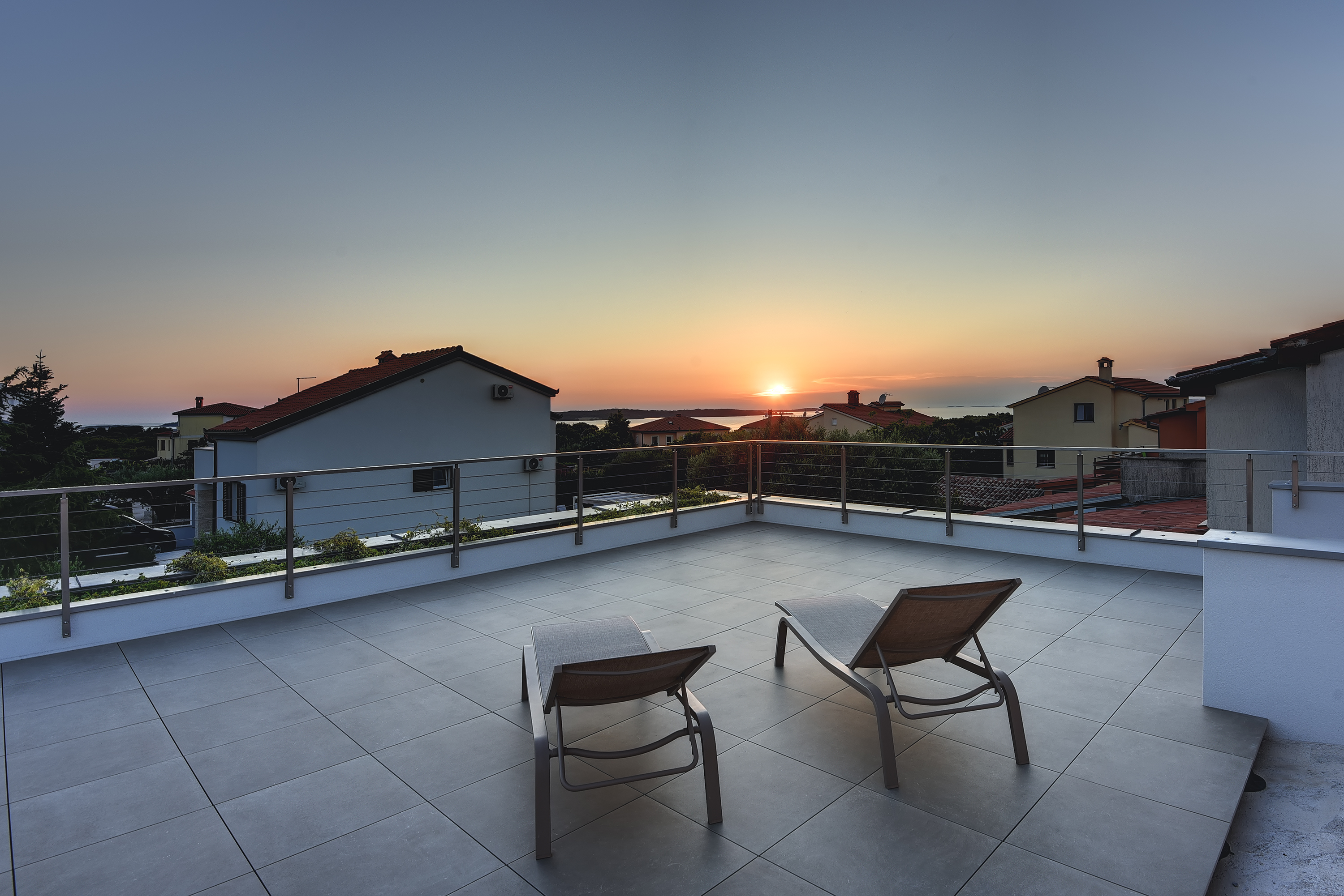 Moderne Villa mit Meerblick und Außenküche