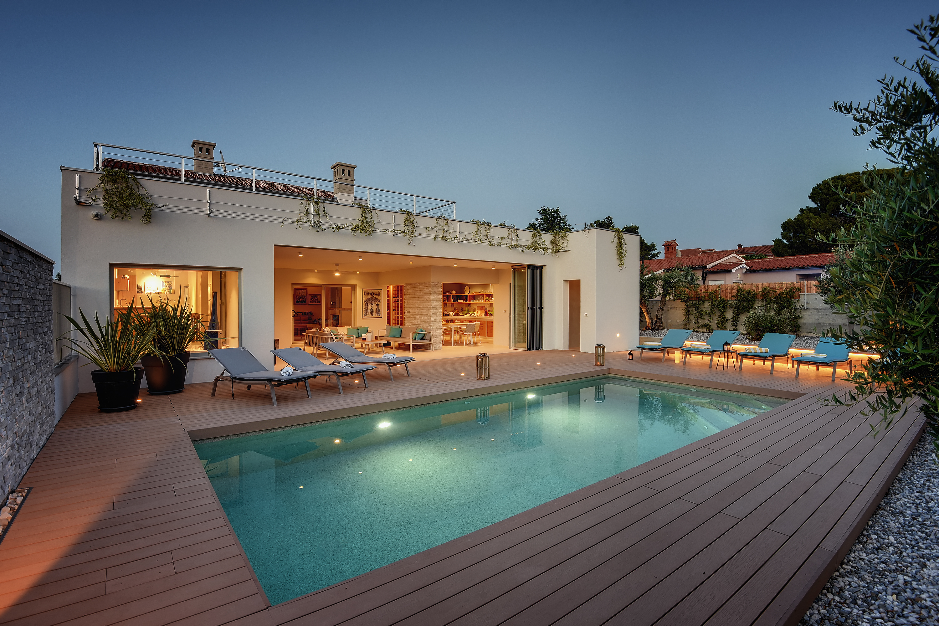 Moderne Villa mit Meerblick und Außenküche