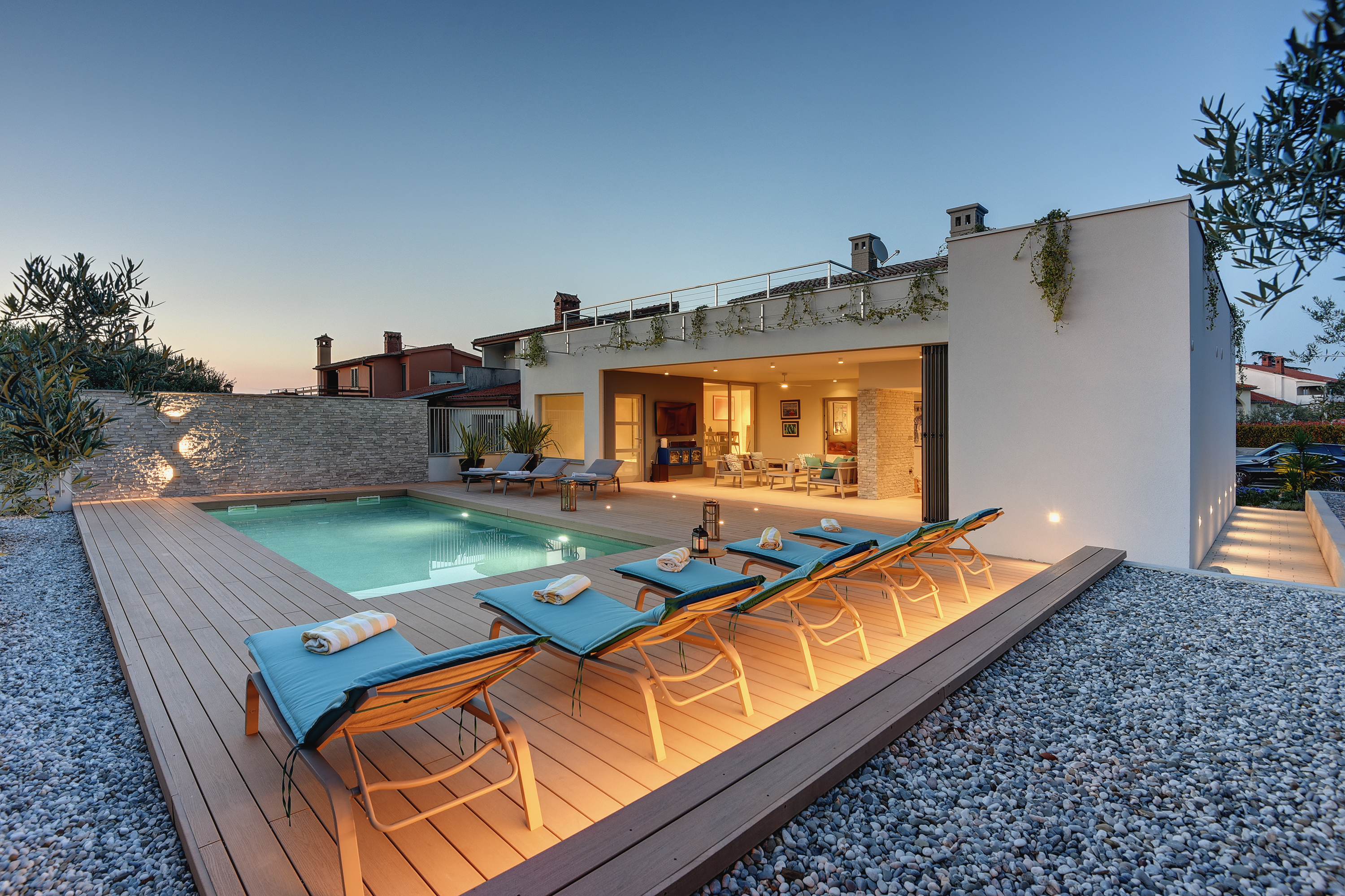 Moderne Villa mit Meerblick und Außenküche