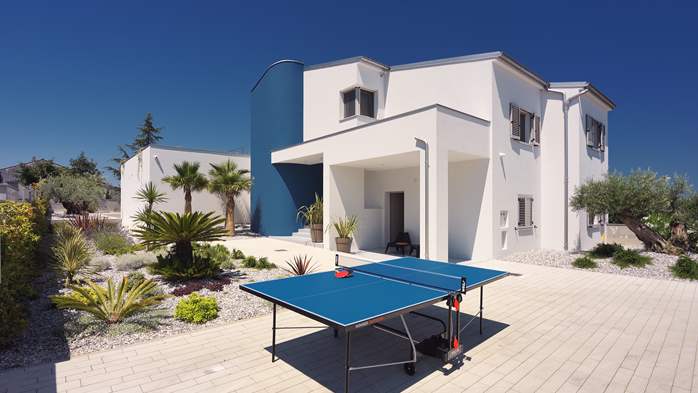 Moderna villa sa pogledom na more i vanjskom kuhinjom, 15