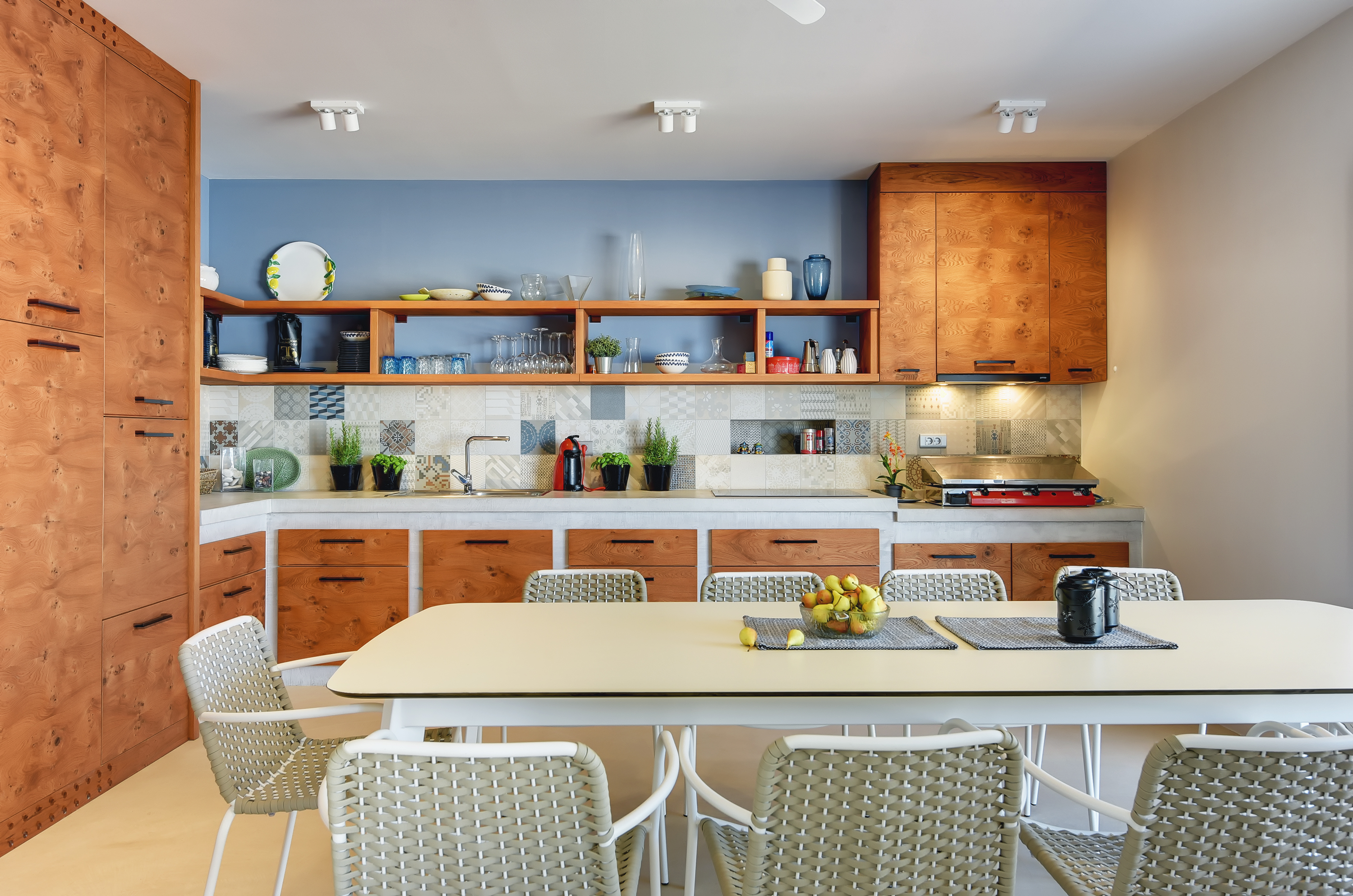 Moderne Villa mit Meerblick und Außenküche