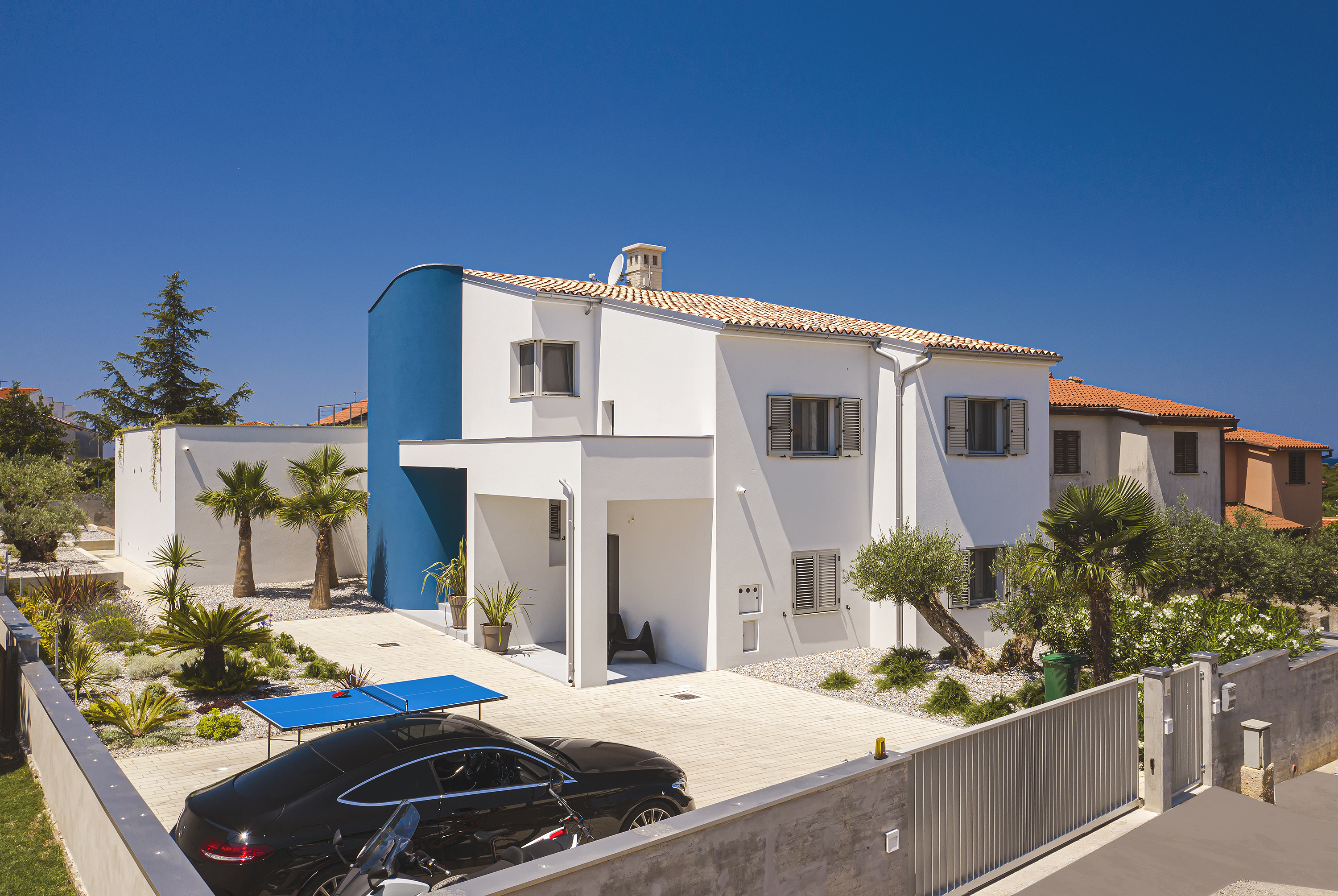 Moderne Villa mit Meerblick und Außenküche