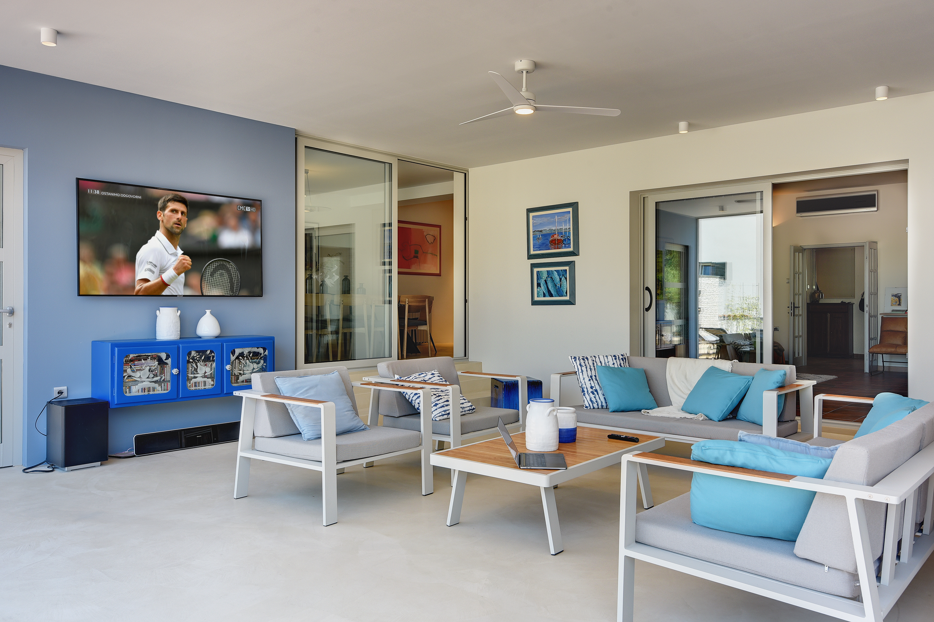 Moderne Villa mit Meerblick und Außenküche