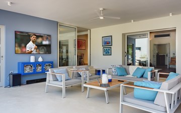 Moderne Villa mit Meerblick und Außenküche