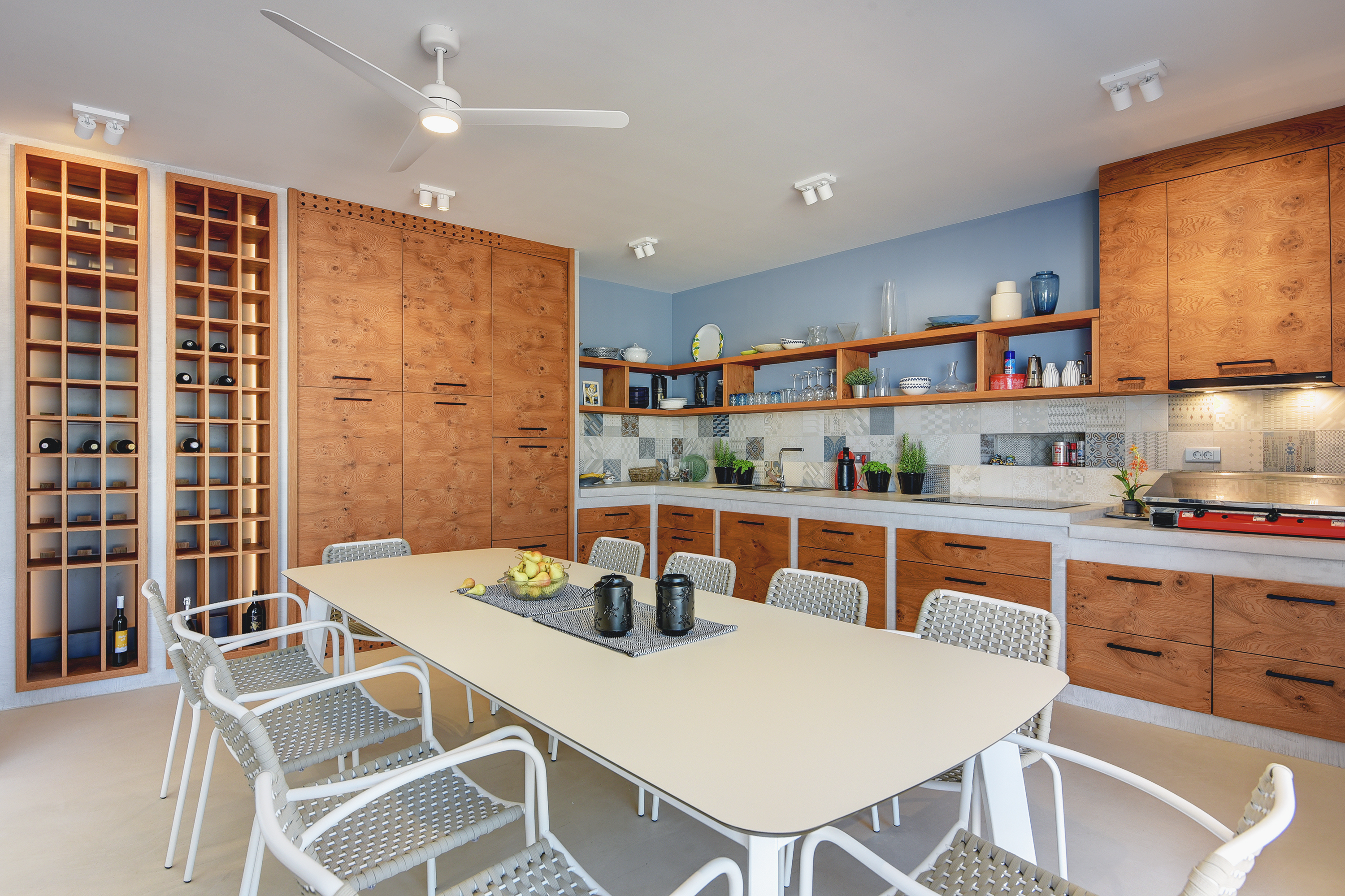 Moderne Villa mit Meerblick und Außenküche