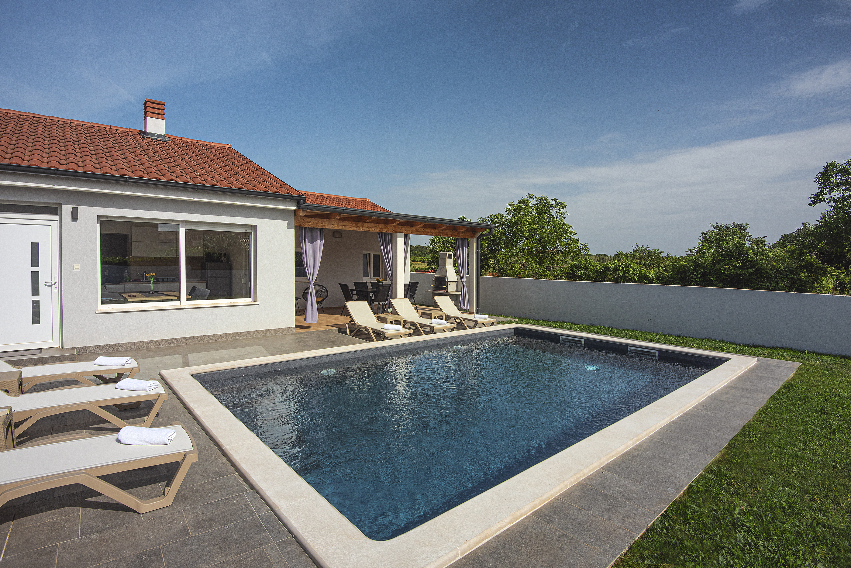 Holiday house in Valbandon with private pool