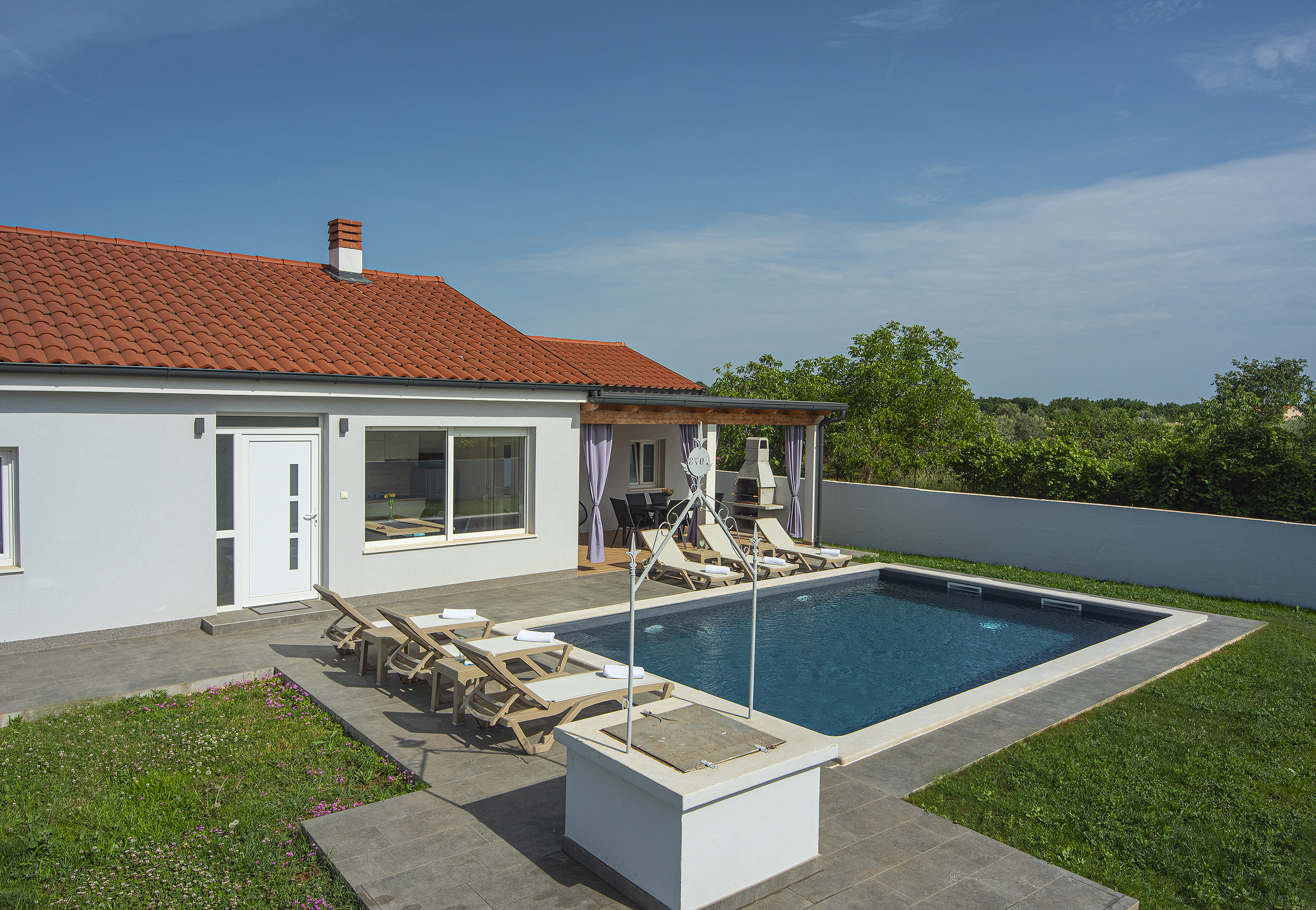 Holiday house in Valbandon with private pool
