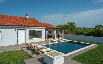 Casa vacanze a Valbandon con piscina privata