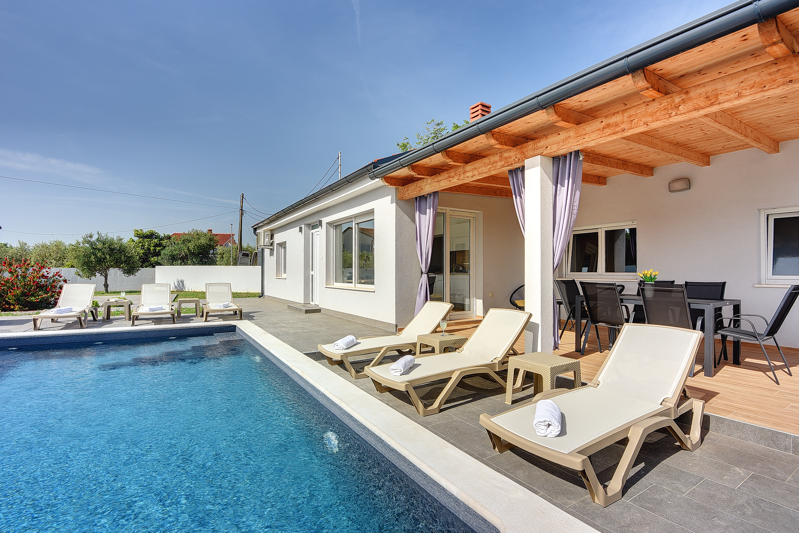 Holiday house in Valbandon with private pool