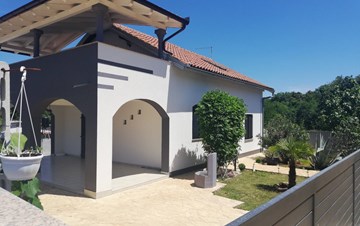 Das Haus in Pavicini bietet Apartments für Familien