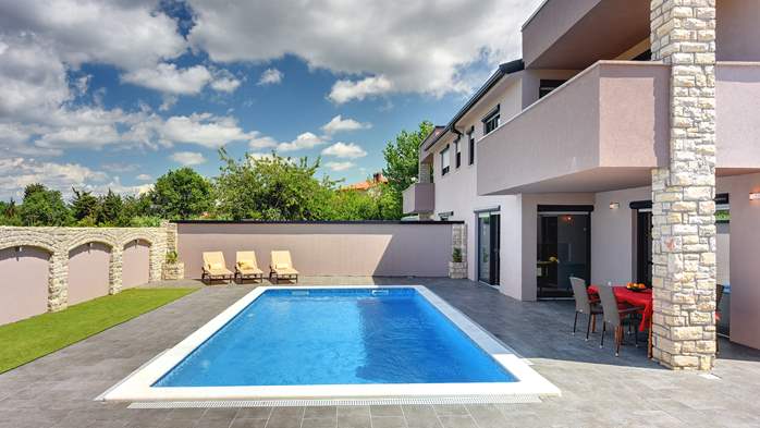 Luxurious villa with heated pool and sun terrace, 5