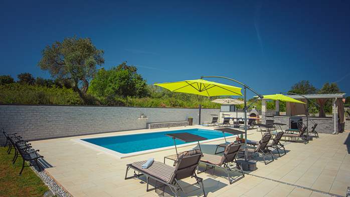 Villa moderna a Štinjan offre una piscina con acqua salata, Wi-Fi, 11