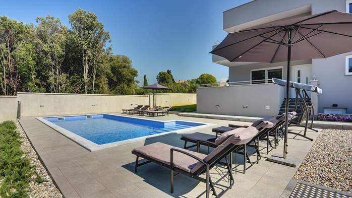 Beautiful villa in Pula with 7 bedrooms and a private pool, 12