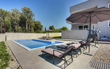 Beautiful villa in Pula with 7 bedrooms and a private pool