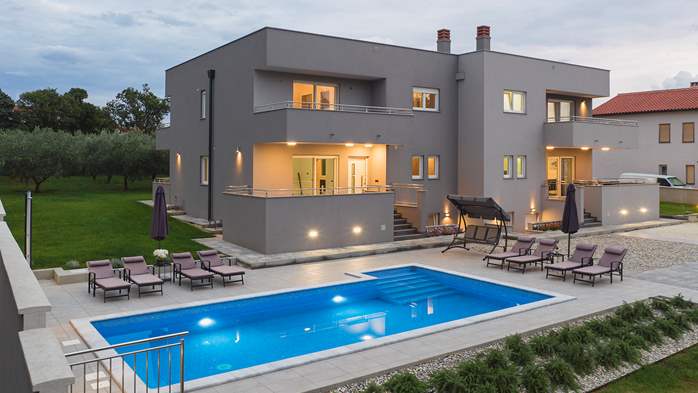 Bellissi villa a Pula con 7 camere da letto e una piscina privata, 2