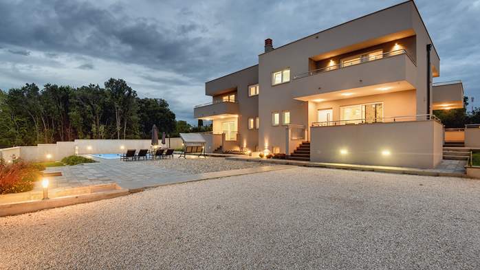 Beautiful villa in Pula with 7 bedrooms and a private pool, 10