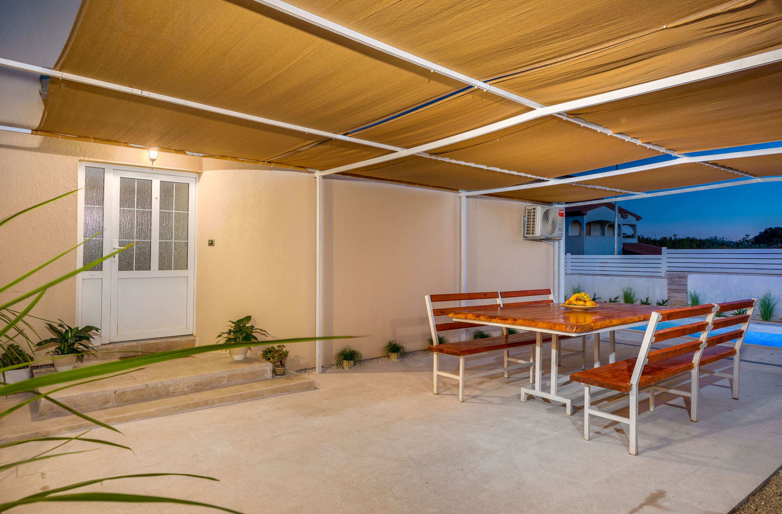 Villa u Puli s pet spavaćih soba i bazenom sa slanom vodom