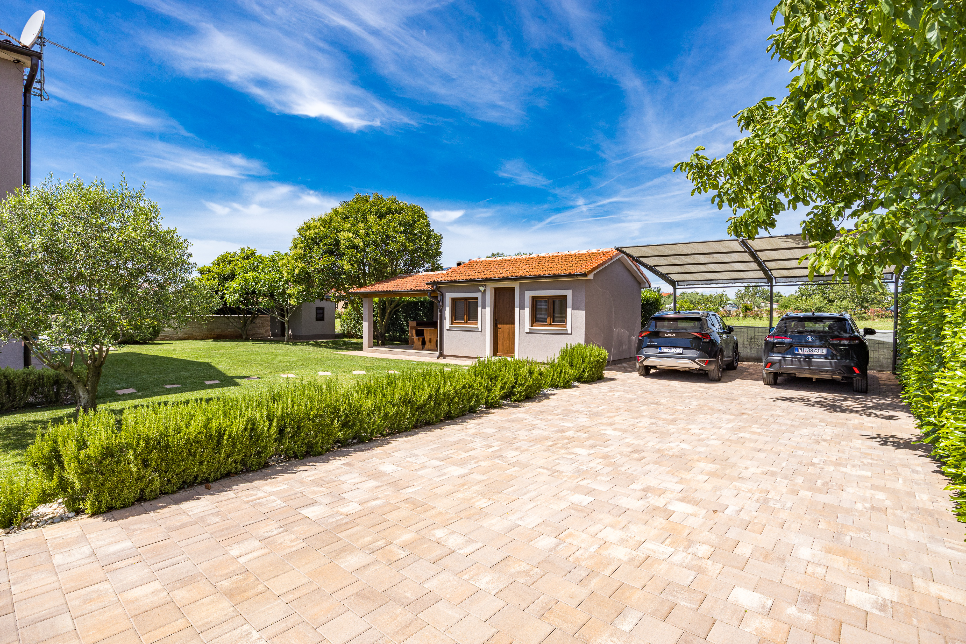 Beautifully decorated villa with pool for 6 persons, near Pula