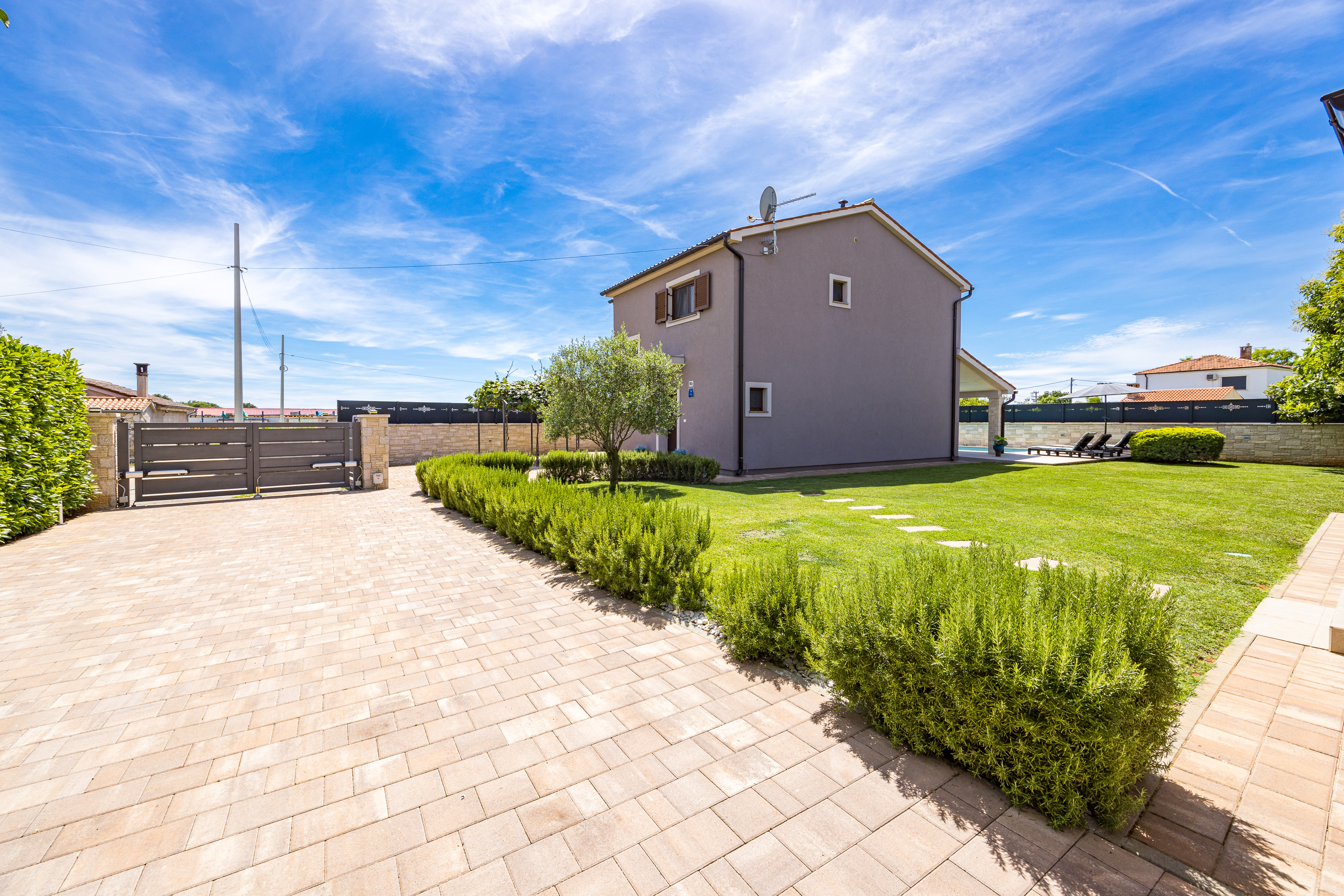 Beautifully decorated villa with pool for 6 persons, near Pula