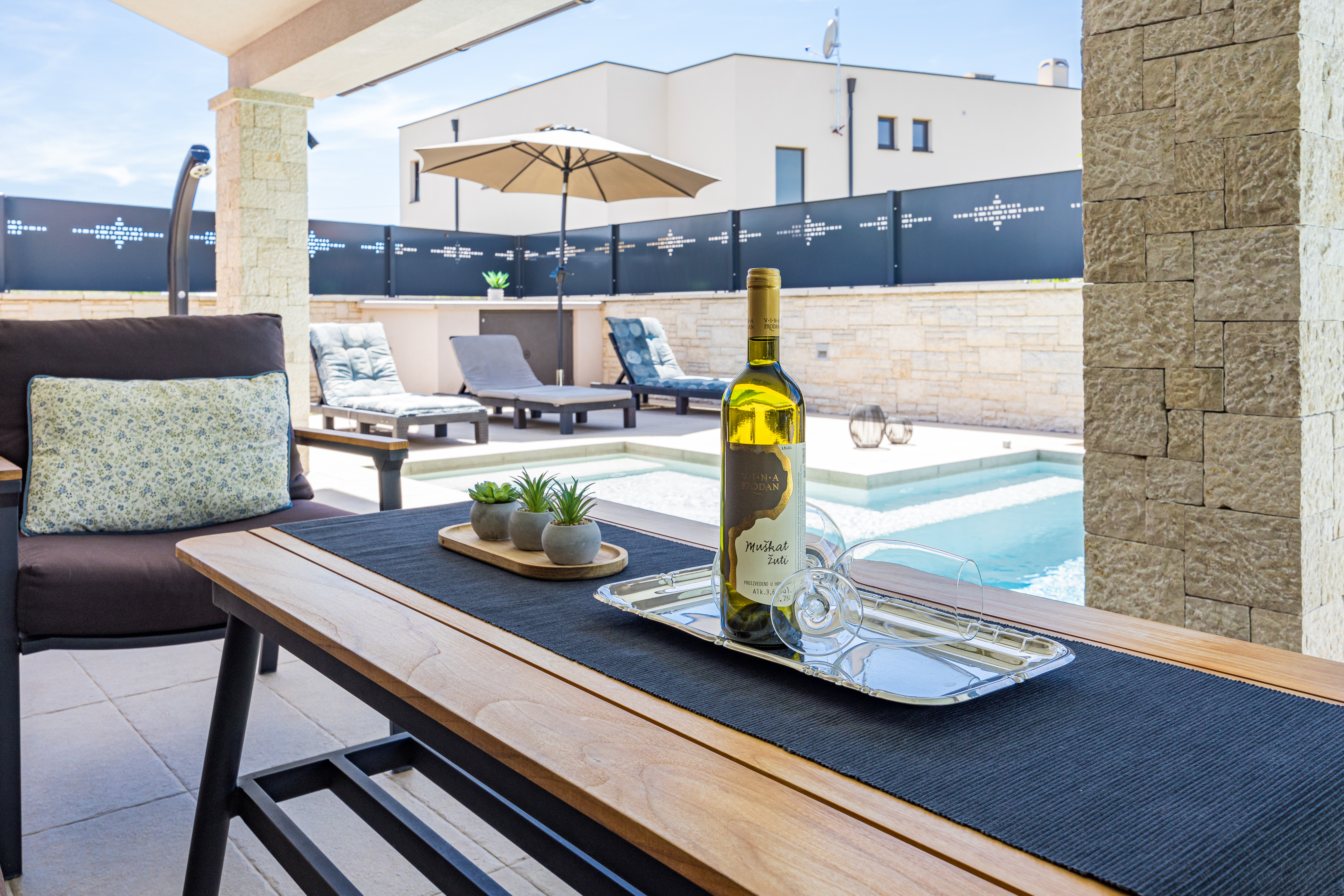 Beautifully decorated villa with pool for 6 persons, near Pula