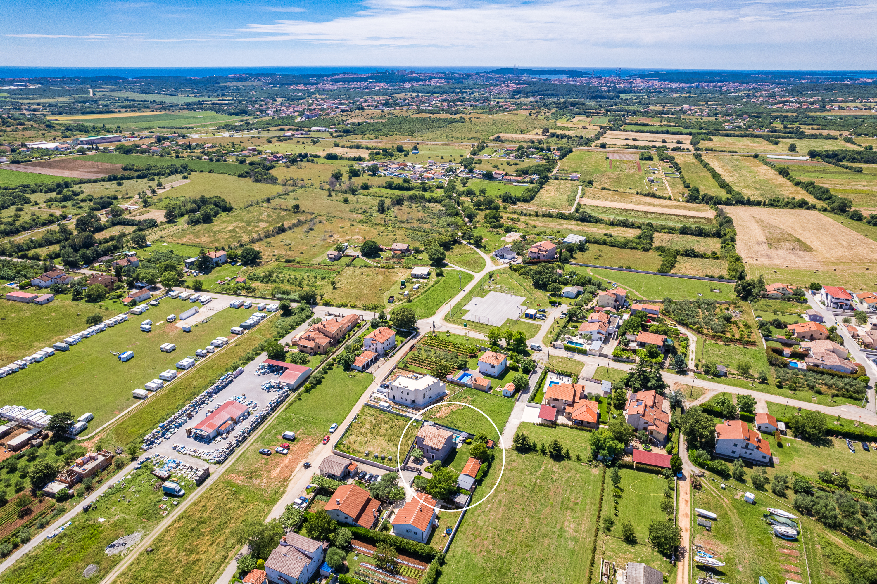 Beautifully decorated villa with pool for 6 persons, near Pula