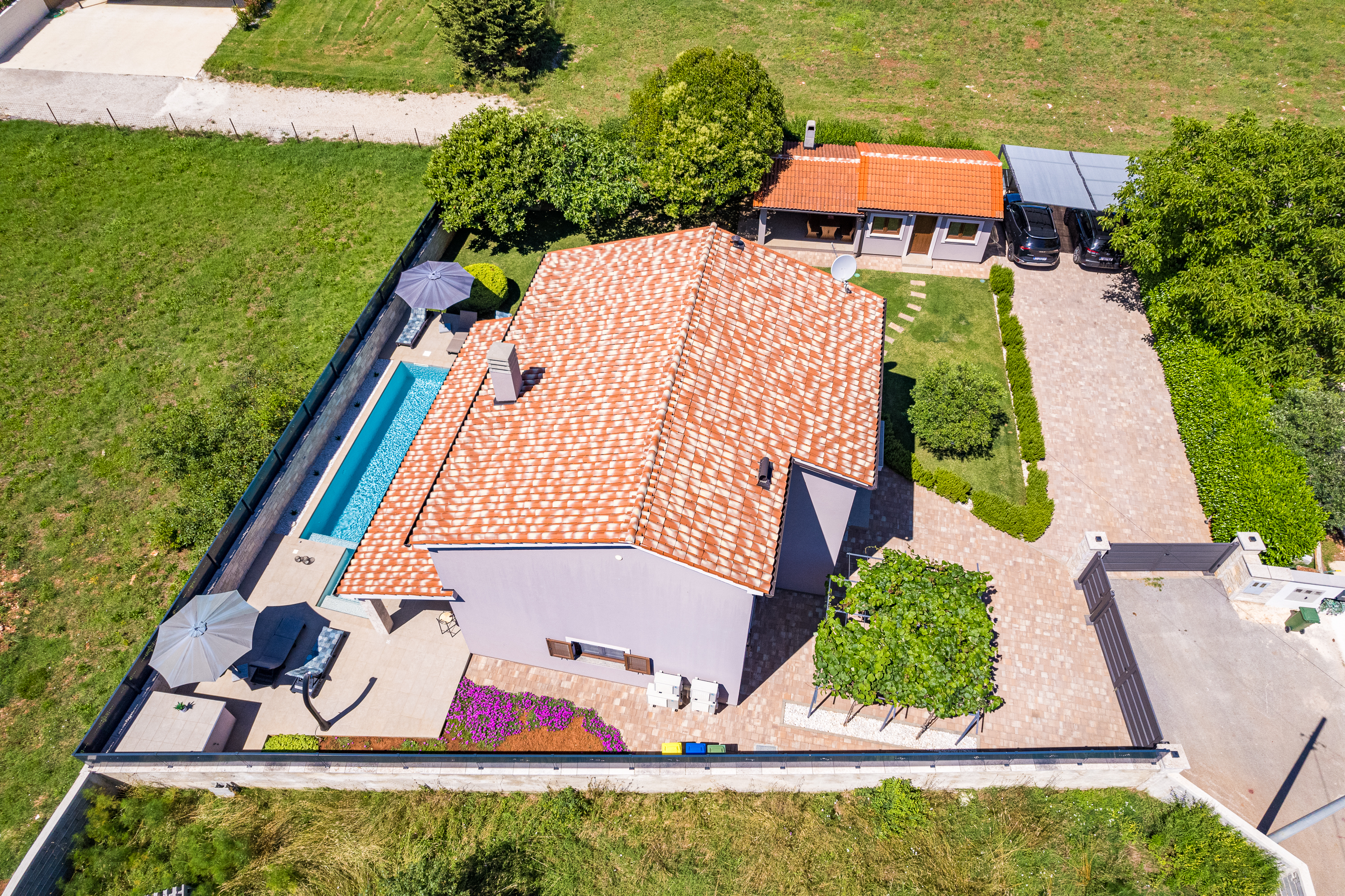 Beautifully decorated villa with pool for 6 persons, near Pula