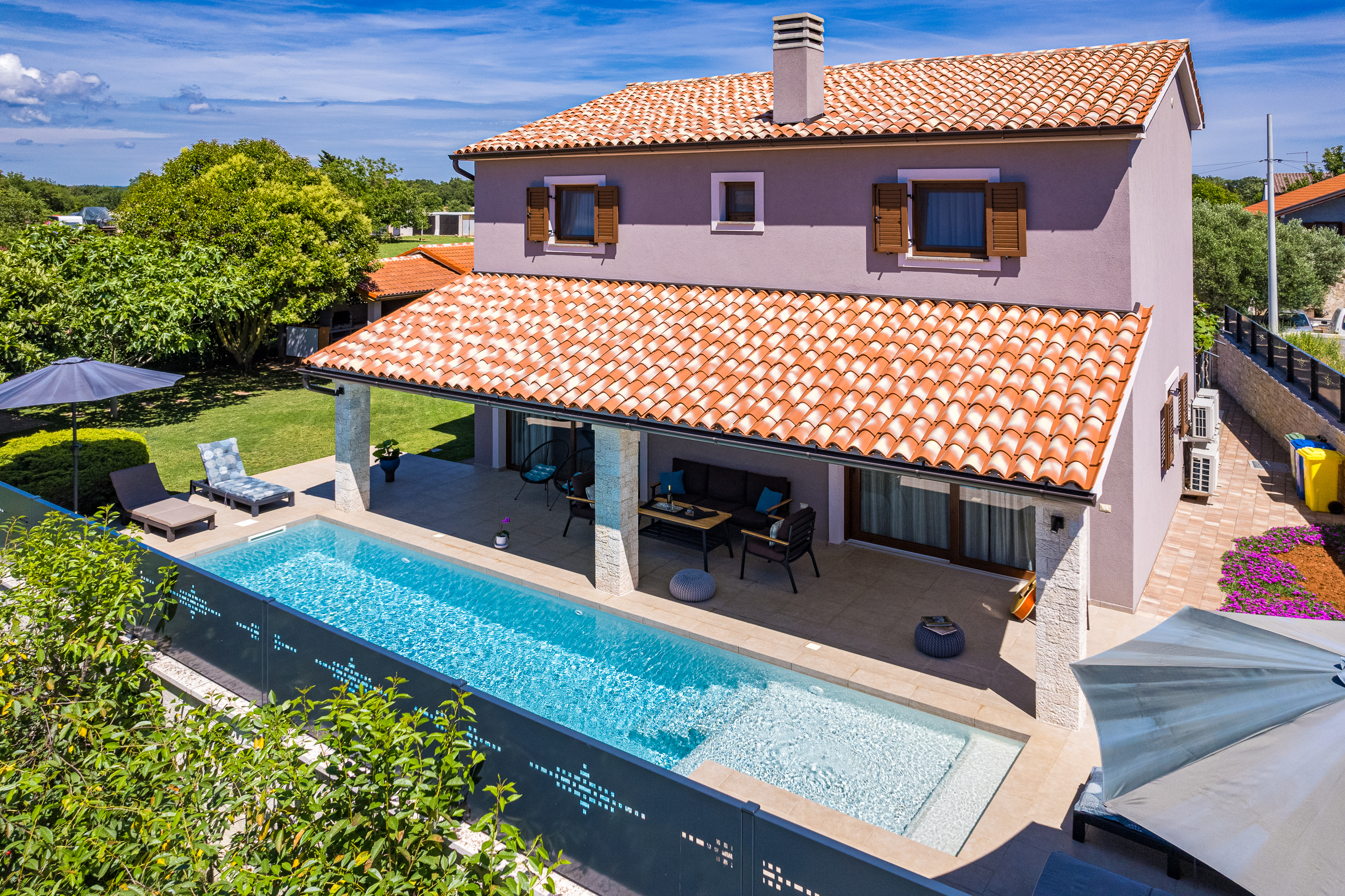 Beautifully decorated villa with pool for 6 persons, near Pula