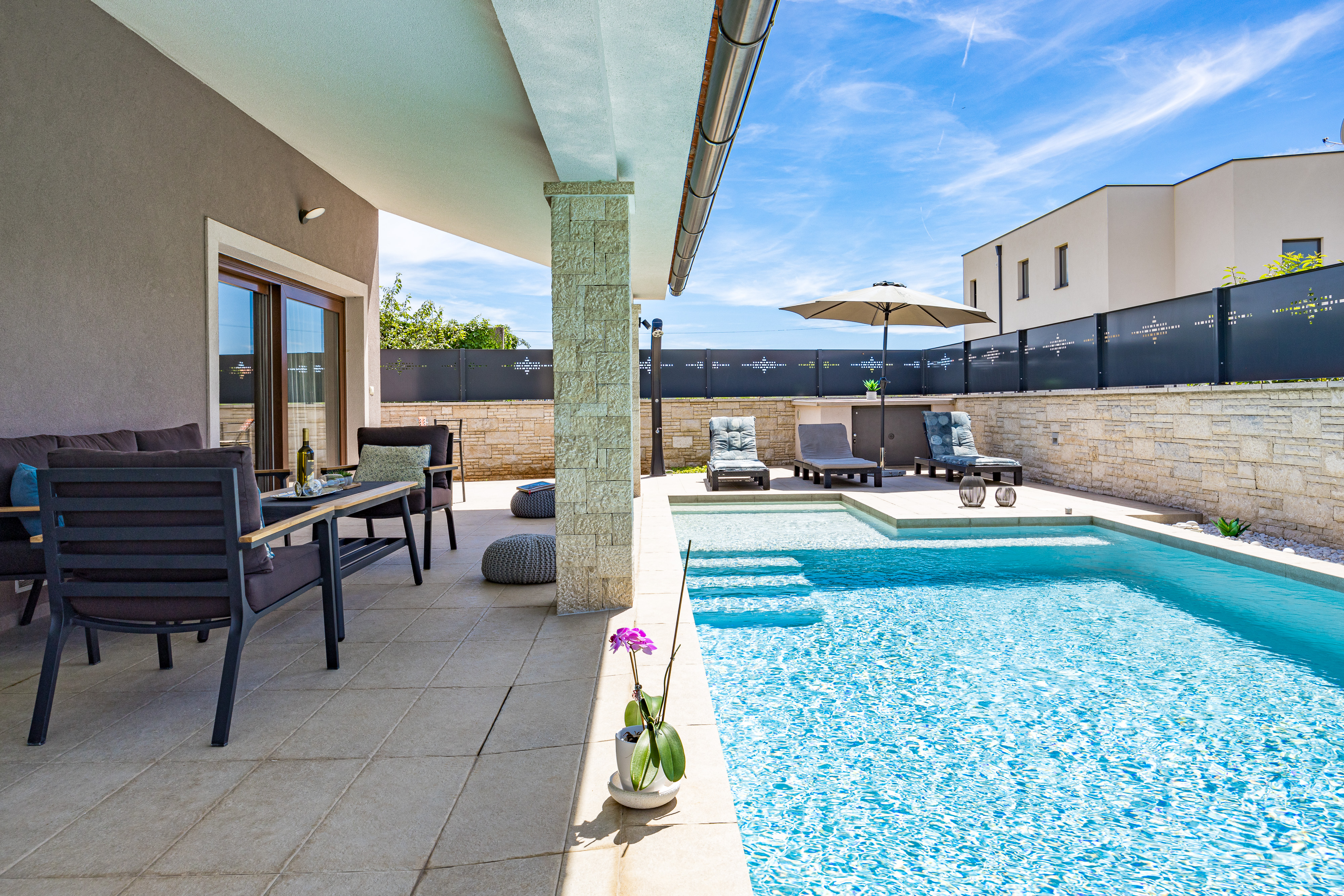 Beautifully decorated villa with pool for 6 persons, near Pula