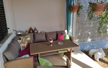 La casa a schiera offre appartamenti ben arredati a Pula