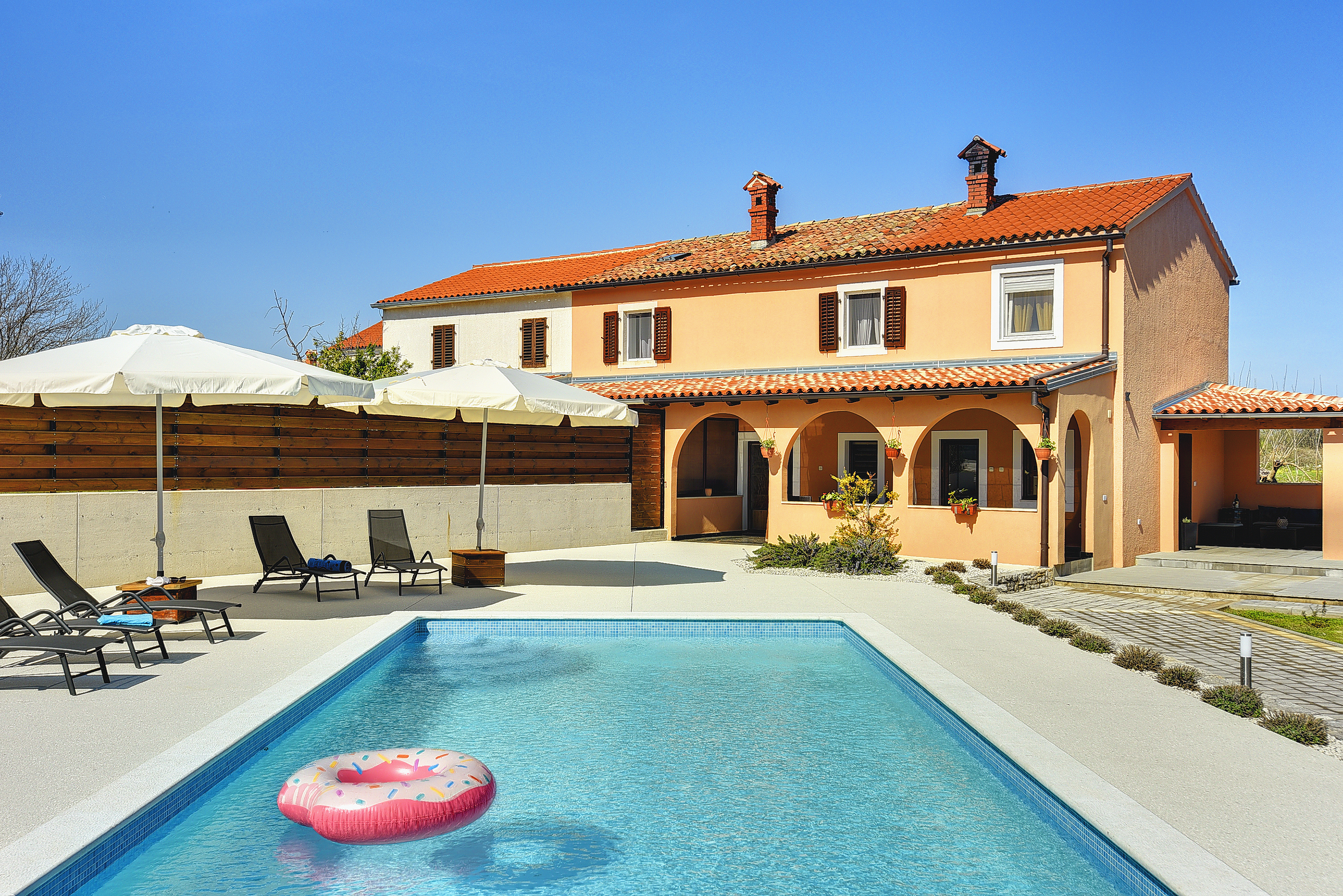 Villa mit privatem Pool und zwei Schlafzimmern, für fünf Personen