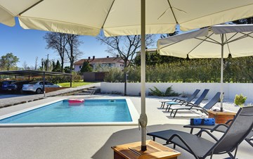 Villa mit privatem Pool und zwei Schlafzimmern, für fünf Personen